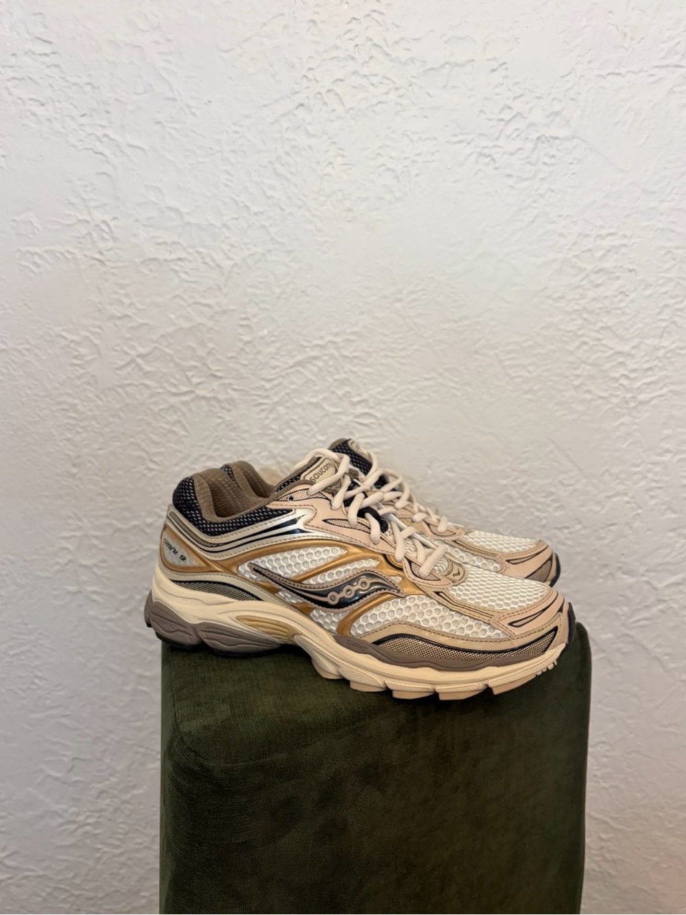 Saucony Omni 9 Gold Running Shoes